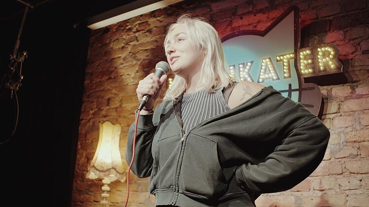 Abendlicher Ausgleich: Nach ihrem stressigen Job tritt Jenny oft als Comedienne auf.