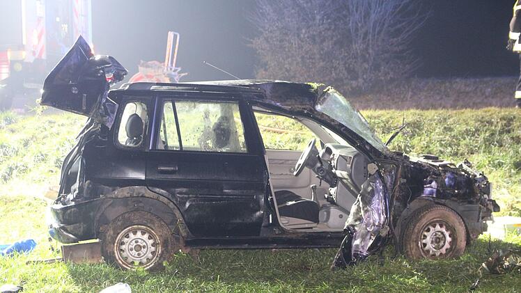 Mit seinem Auto hat sich ein 56-J&auml;hriger im Landkreis F&uuml;rth mehrfach &uuml;berschlagen. Foto: News5/Klein