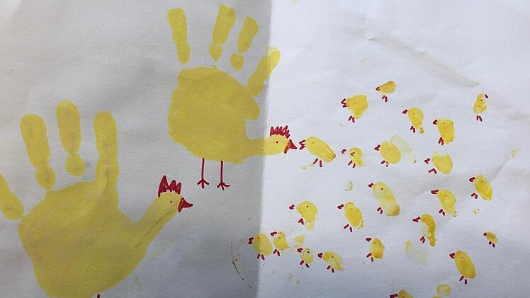 Etwa 300 Bilder und Basteleien bekam das Seniorenzentrum Waldenfels von Kindern geschickt. Foto: Sibel Linz