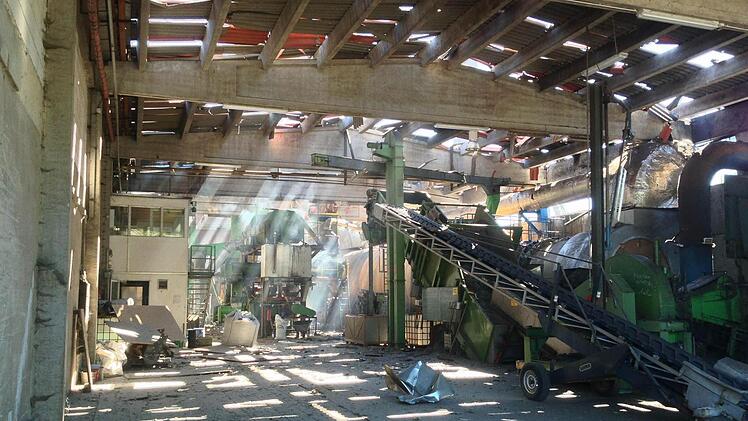 In einer Maschinenhalle in Markersreuth bei Münchberg ist es am Freitagnachmittag zu einer Verpuffung gekommen. Foto: News5 / Fricke