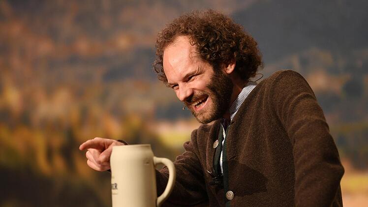 Kabarettist Maximilian Schafroth am Dienstagabend auf dem Nockherberg. Foto: Tobias Hase/dpa