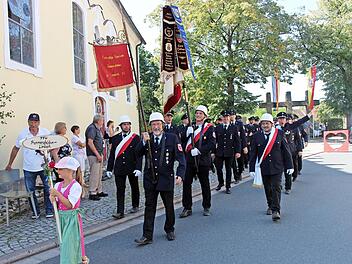 Der Festzug hat viele Besucher angelockt …