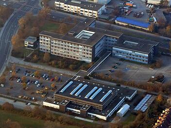 Die energetische Sanierung der Schulturnhalle der Blauen Schule wird nun doch nicht wie geplant 2015 begonnen...  Foto: Ronald Rinklef