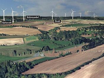 So könnte die Kirchleuser Platte einmal aussehen, wenn die Windkraftpläne in die Tat umgesetzt werden. Es geht um sieben 200 Meter hohe Anlagen in den Vorranggebieten Schimmendorf Nord und Schimmendorf Nord-Ost sowie fünf im Windpark Hain (Gemeinde Küps). Die Grafik, erstellt von Windkraftgegnern, zeigt die Blickrichtung vom Stennesberg bei Kirchleus nach Westen, die Betrachterposition ist 150 Meter über Grund. Repro: BR