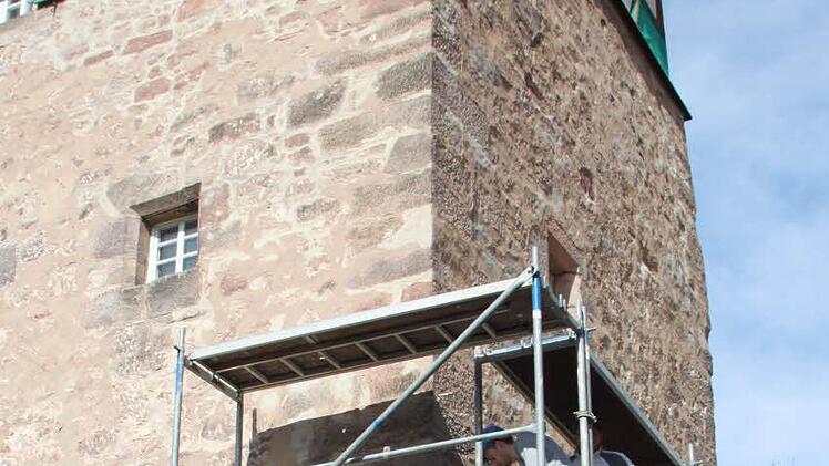 Derzeit wird der Rote Turm eingerüstet. Foto: Stephan Tiroch