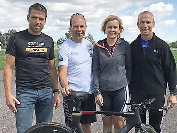 Enrico Hoppe, Martin D&uuml;mlein, Antje Petersohn und Thomas Schnappauf (von links) vom ASC Kronach-Frankenwald nahmen am Scheunenhof-Triathlon in Nordhausen teil. Foto: privat