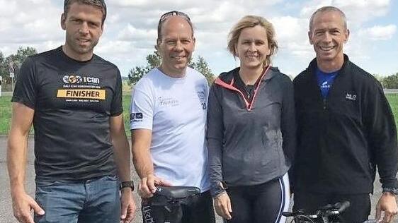 Enrico Hoppe, Martin D&uuml;mlein, Antje Petersohn und Thomas Schnappauf (von links) vom ASC Kronach-Frankenwald nahmen am Scheunenhof-Triathlon in Nordhausen teil. Foto: privat