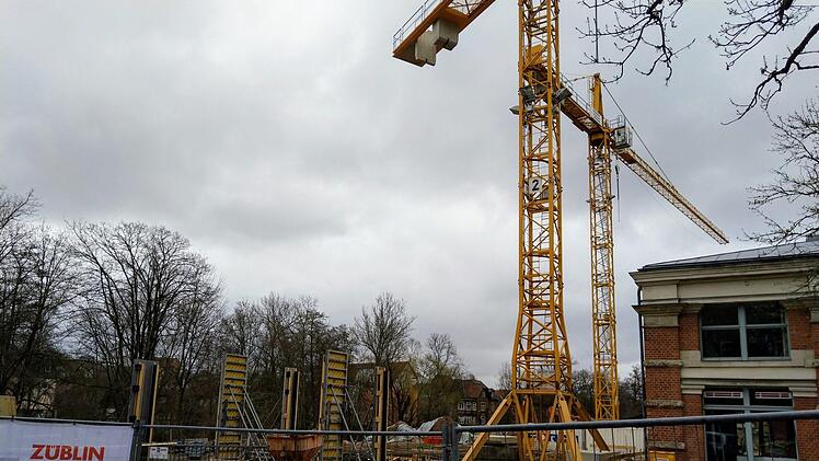 Baustelle am Sonntagsanger auf dem ehemaligen Gelände des BMW-Händlers Pfiffer Mitte März