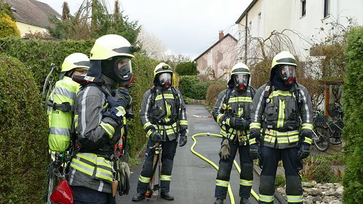 Explosion im Hobbykeller - Anwohner erleidet Rauchvergiftung