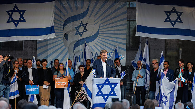 Nürnberg: Söder spricht auf großer Kundgebung mit über 2000 Menschen vor Ort - "Bayern steht fest an der Seite Israels"