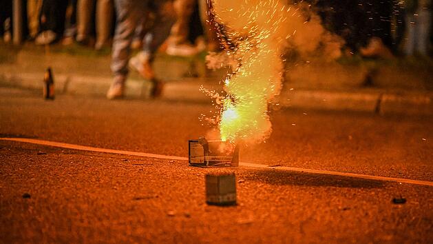 Böller an Silvester: Welche Versicherung zahlt bei Schäden?