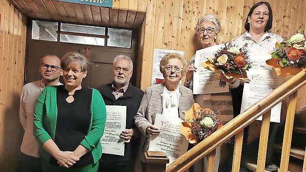 Ehrungen für langjährige Mitgliedschaft im Basilikachor Marienweiher (von links): Pfarrer Pater Florian, Gaby Bunzel, Anton Gick (50 Jahre), Antonie Schmidt (70 Jahre), Elisabeth Schramm (60 Jahre) und Marion Krügel (40 Jahre). Nicht auf dem Bild:...