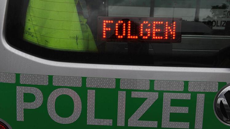 Die Aufforderung zum Anhalten der Polizisten ignorierte der 86-Jährige. Symbolfoto: Ronald Rinklef