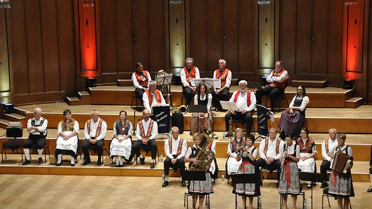 Nicht der Rossini-Saal sondern der Große Saal des Regentenbaues war das Podium für den Fränkischen Heimatabend.