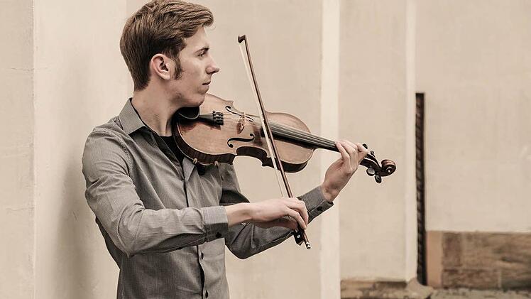 Erik Konietzko ist einer der Porträtierten - er wird die Vernissage der Kulturinitiative am 12. Juli musikalisch mitgestalten.