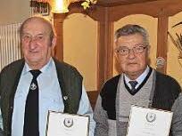 Vorsitzender Harry Pihl (rechts) mit (von rechts) Paul Büttner, Hans Hilz und Hans Kupfer  Foto: Mathias Erlwein