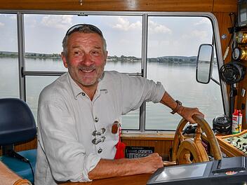 Alfred Amslinger am Steuer der MS Altmühl Foto: Ronald Rinklef