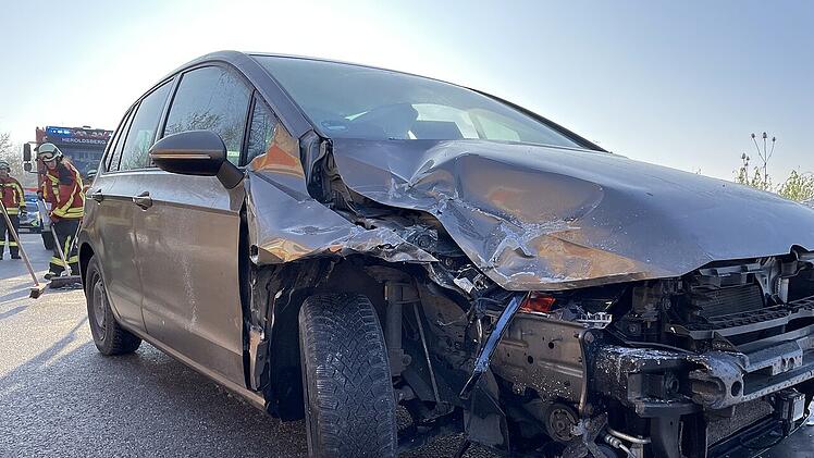 B2 bei Heroldsberg: Zwei schwere Verkehrsunfälle führen zu Sperrungen - Rettungshubschrauber im Einsatz