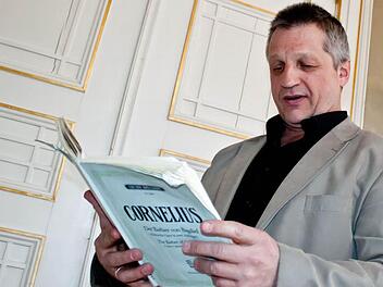 "Ein Schwätzer, der das Herz aber doch auf dem rechten Fleck hat" - so sieht Michael Lion die Titelrolle in "Der Barbier von Bagdad". Das Werk feiert am 27. April Premiere am Landestheater Coburg. Foto: Jochen Berger