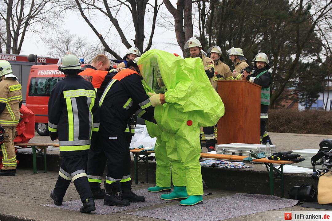 Giftstoffalarm in Gesamtschule Hollfeld - Ein Lehrer verletzt