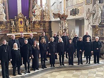 Das Ensemble Vokal M&uuml;nnerstadt beim Adventskonzert 2025.