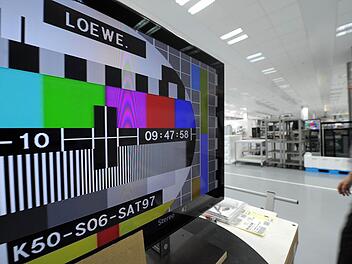 Loewe soll in einer turbulenten Branche endlich wieder in ruhigeres Fahrwasser geführt werden. Diesen Eindruck nahm IG-Metall-Bevollmächtigter Jürgen Apfel gestern aus der Vorstellung der Investoren mit. Diese hätten vermittelt, dass sie eine erfolgreiche Branche am Standort Deutschland für möglich halten. Foto: David Ebener/dpa