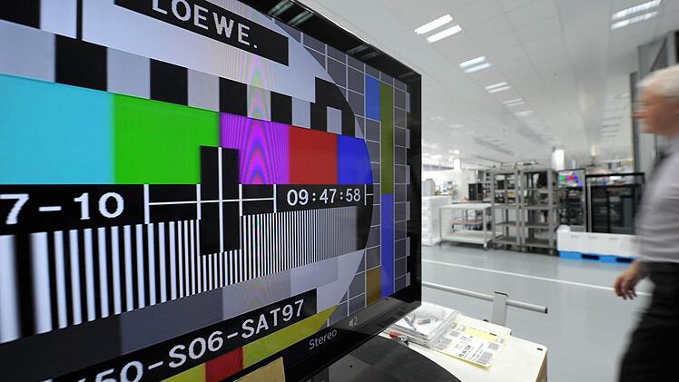 Loewe soll in einer turbulenten Branche endlich wieder in ruhigeres Fahrwasser geführt werden. Diesen Eindruck nahm IG-Metall-Bevollmächtigter Jürgen Apfel gestern aus der Vorstellung der Investoren mit. Diese hätten vermittelt, dass sie eine erfolgreiche Branche am Standort Deutschland für möglich halten. Foto: David Ebener/dpa