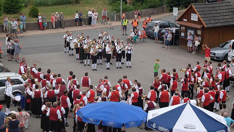 Die Klingenthaler Musikanten feierten in Windheim  Foto: Gerd Schaar