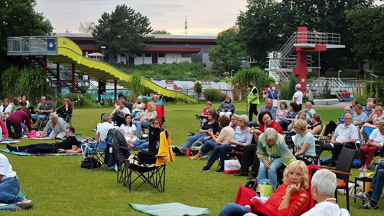 Herrliche Location für ein Konzert: das Höchstadter Freibad als Veranstaltungsort für ein Kultur-Picknick   Foto: Evi Seeger