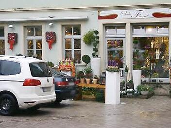 Die Marktbreiter Räte genehmigten am Montag die Ausweisung eines neuen Kurzzeitparkplatzes, hier vor dem neuen Blumenladen am Schlossplatz.  Foto: Meyer