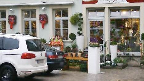 Die Marktbreiter Räte genehmigten am Montag die Ausweisung eines neuen Kurzzeitparkplatzes, hier vor dem neuen Blumenladen am Schlossplatz.  Foto: Meyer