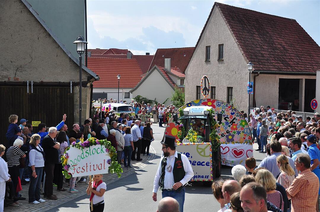 Kirchweih: einmal um die Welt