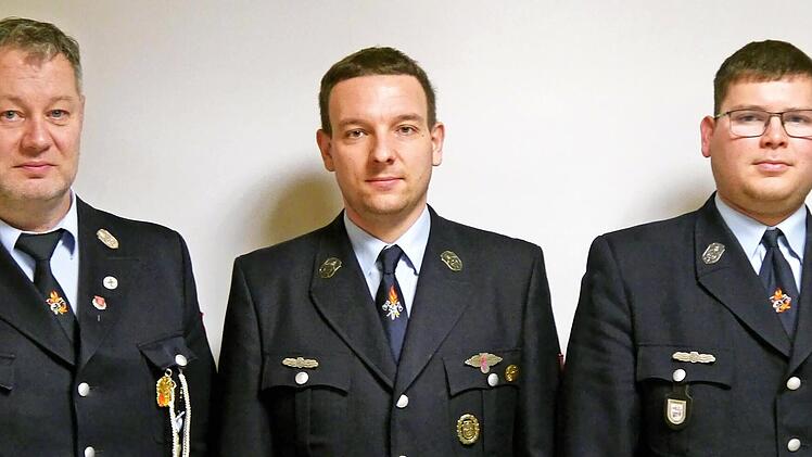 Die neue Führung des Feuerwehrvereins setzt sich zusammen aus (von links) den beiden gleichberechtigten Stellvertretern Rainer Förg und Marco Schaab und dem neugewählten 1. Vorsitzenden Matthias Müller.
