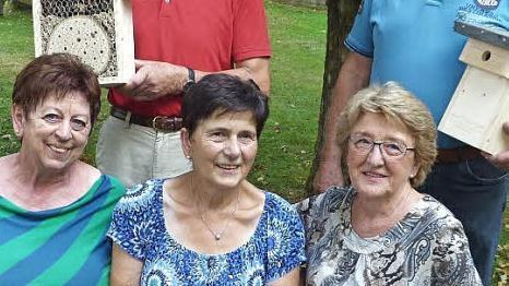 Die Garten- und Naturfreunde Burkersdorf werden 25 Jahre alt. Stehend, von links, Vorsitzender Volker Wündisch, Beisitzer Peter Buckreus, untere Reihe, die Vorstandsmitglieder Brigitte Buckreus, Irene Münch-Vogel und Hannelore Prediger.  Foto: Gerd Fleischmann