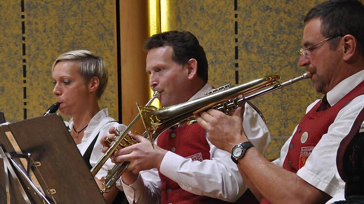 Musik, zu der früher auf dem Tanzboden getanzt wurde, intonierte die Blaskapelle Diebach.  Foto: Peter Klopf