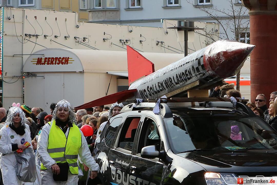 Gaudiwurm: Narren feiern in Coburg
