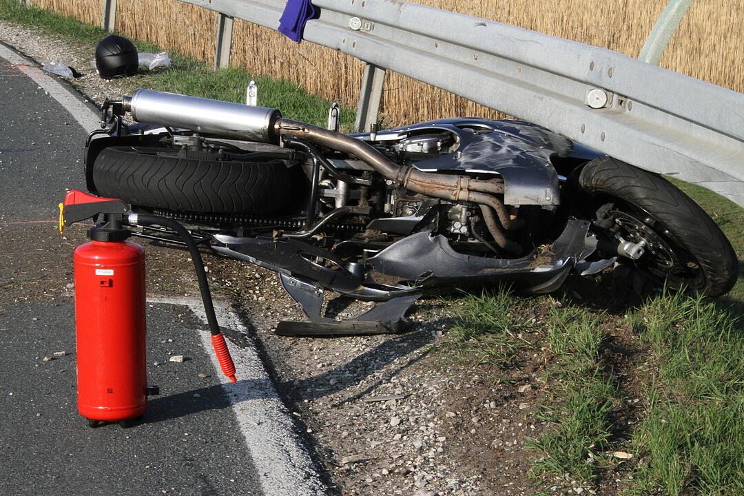 Schwerer Unfall bei Heßdorf: Motorradfahrer lebensgefährlich verletzt