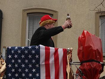 Trump mit Bier von Milchviehhof Schwarzmann und Dienstleistungen Modschiedler Foto: Rebecca Ricker