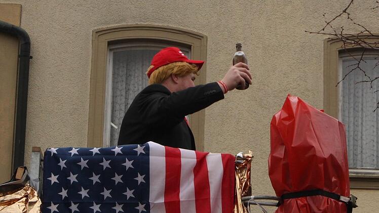 Trump mit Bier von Milchviehhof Schwarzmann und Dienstleistungen Modschiedler Foto: Rebecca Ricker