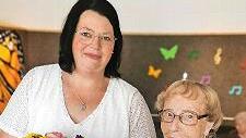 Herzliche Begrüßung: Die neue Heimleiterin Kerstin Stumpff-Griebel mit Heimbeiratsvorsitzender Rosemarie Thomann