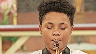 Solo am Saxofon: Fabian Ejiaga.