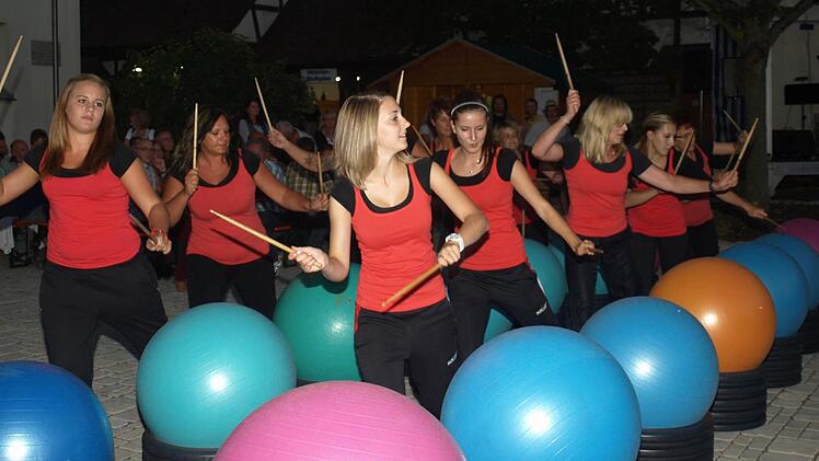 "Drums alive" mit der Aerobicgruppe des FC Eltingshausen