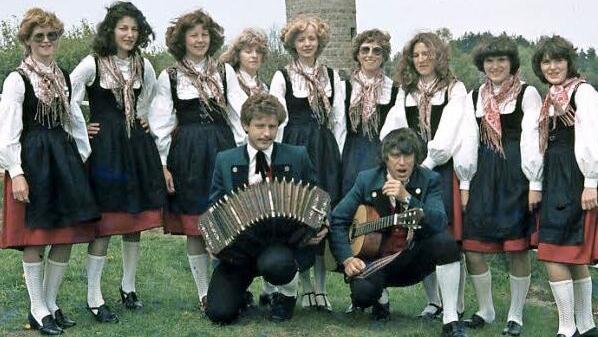 Das Fränkische-Schweiz-Verein dokumentiert die kulturellen Traditionen und Bräuche aus der Region. Repros: Löwisch