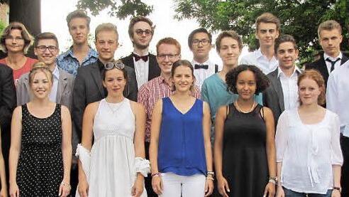 23 Schülerinnen und Schüler der Rudolf-Steiner-Schule erhielten am Montag ihre Zeugnisse zum erfolgreich absolvierten Waldorf-Abschluss oder zum erfolgreich absolvierten Realschulabschluss.  Foto: Martin Koch