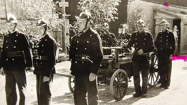 Historische Fotos aus den FFW-Verein V&ouml;lkersleier.  Repro: Gerd Schaar