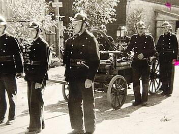 Historische Fotos aus den FFW-Verein Völkersleier.  Repro: Gerd Schaar