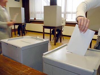 In Aschaffenburg entscheidet eine Stichwahl über die künftige Besetzung des Oberbürgermeisteramts. Symbolbild: Federico Gambarini/dpa/lnw