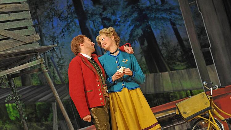 Julia Klein und Dirk Mestmacher: Szene aus dem "Vogelhändler" am Landestheater Coburg.Foto: Andrea Kremper