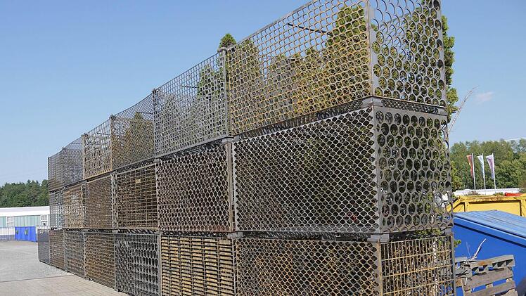 Aus Abfällen beim Laserschnitt werden bei der Firma Dressel Gitterboxen mit schickem Design., Foto: Berthold Köhler