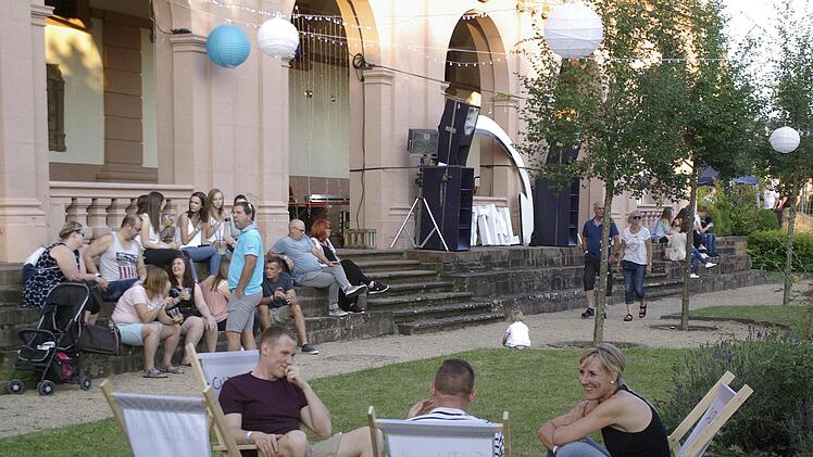 "Elotail" wartete im Garten des Kellereischlosses mit Elektro-Pop, Cocktails und Chillen auf. Winfried Ehling